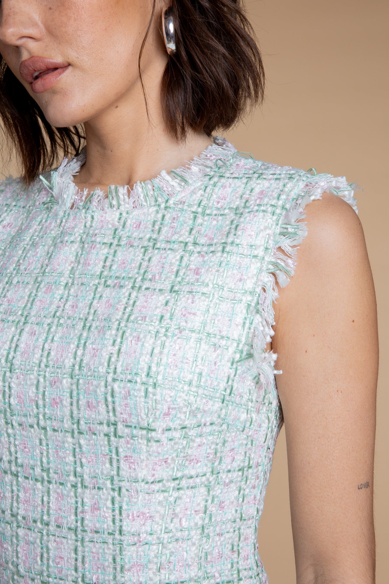 Kleid  in zartem Mint, Rosa und Weiß von Tweedheart Detailfoto